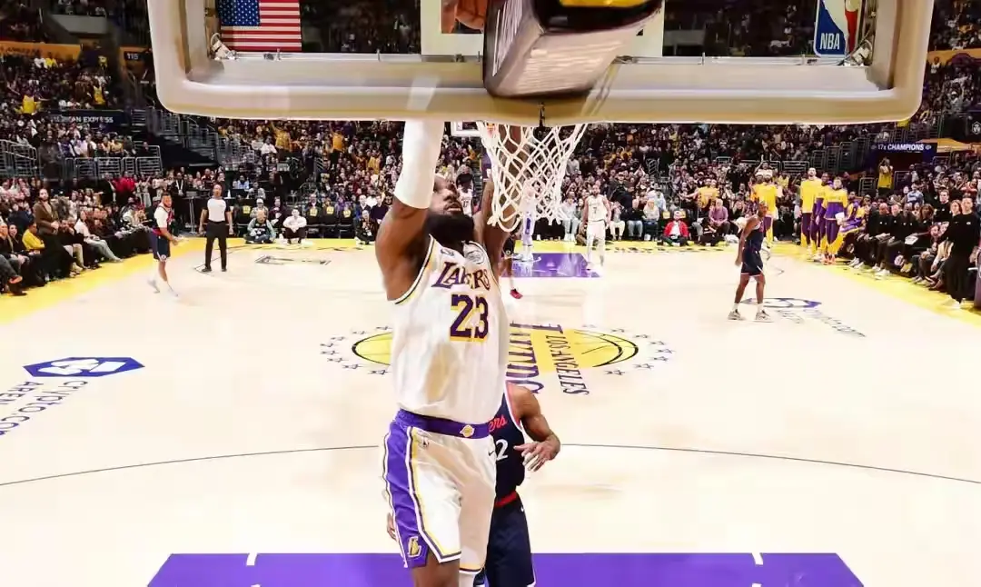 接受采访时, div 接受采访时, div